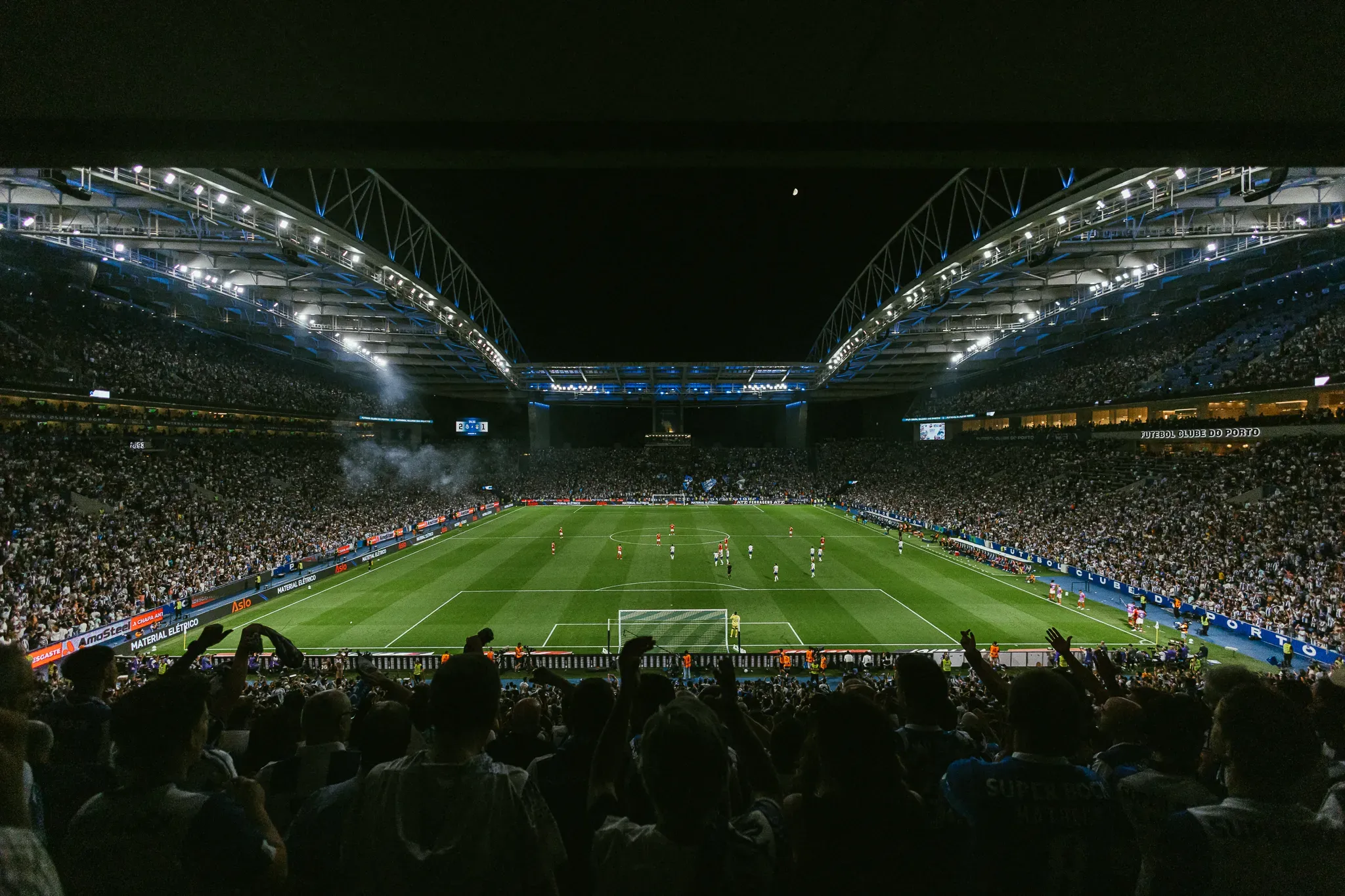 Claques falham jogo com o Académico no Dragão